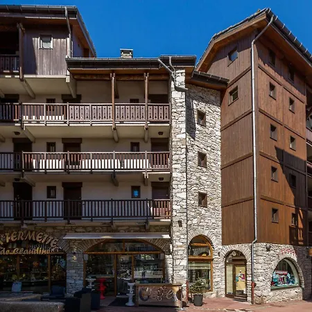 Renove Skis Aux Pieds Avec Parking Couvert, Au Coeur De - Fr-1-694-280 * Val-dʼIsère